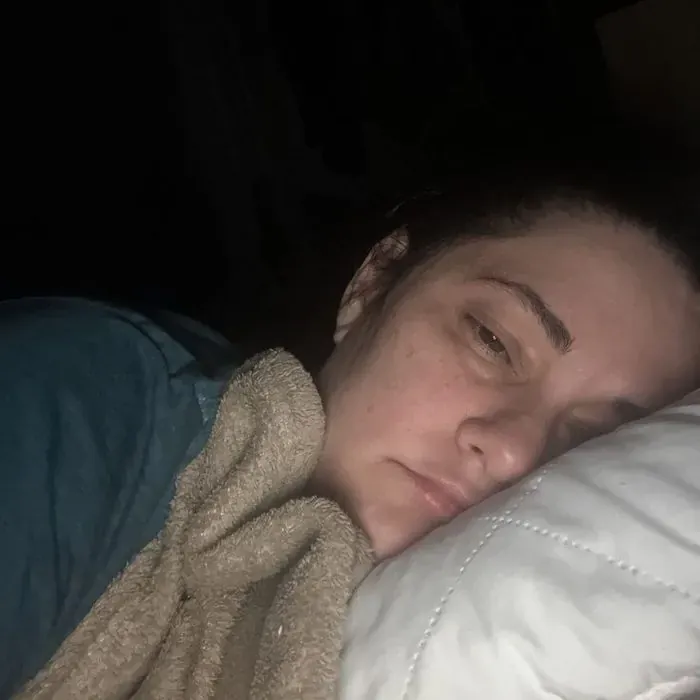 Femme fatiguée au réveil
